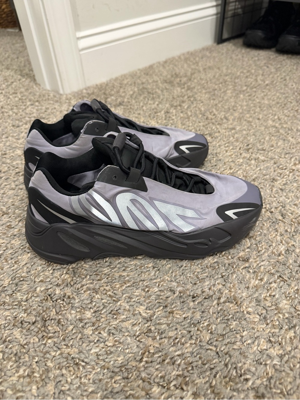 Adidas Yeezy Boost 700 MNVN